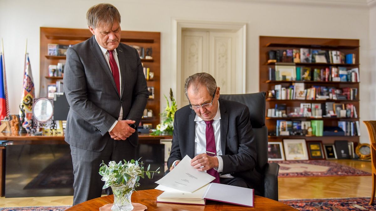 Prezident Zeman podepsal dokumenty o vstupu Finska a Švédska do NATO